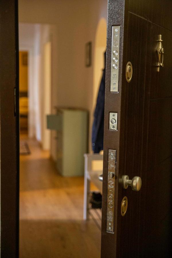 Central Sofia 3-Bedroom Apartment - Urban Art Gallery - Free Parking! Eksteriør bilde